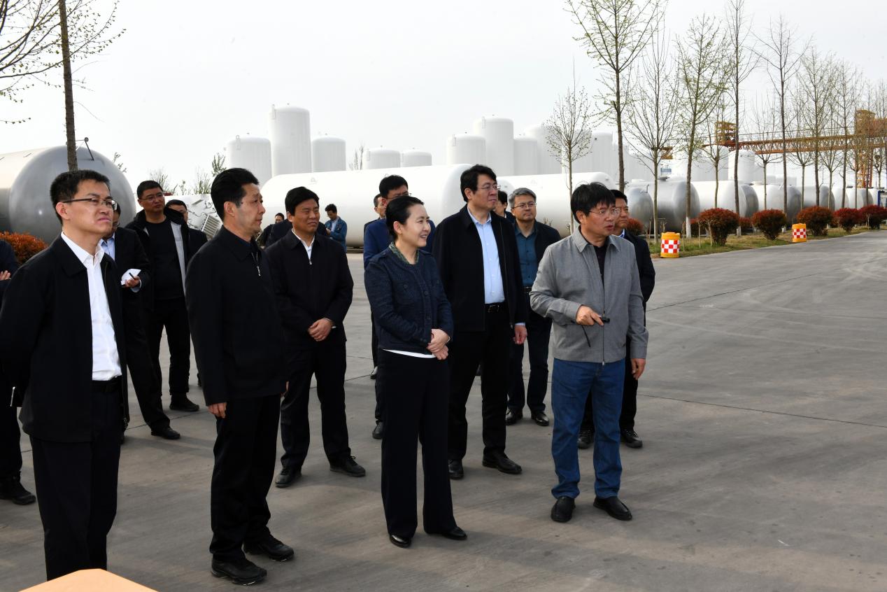 菏澤市委副書(shū)記、市長(zhǎng)李春英蒞臨中杰特裝調(diào)研工業(yè)經(jīng)濟(jì)運(yùn)行情況