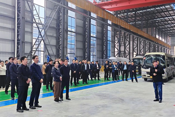 市委書(shū)記張倫率全市工業(yè)重點(diǎn)項(xiàng)目現(xiàn)場(chǎng)觀摩團(tuán)蒞臨公司現(xiàn)場(chǎng)觀摩